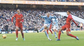 Liverpool hold Manchester City in title showdown, Newcastle crush Chelsea