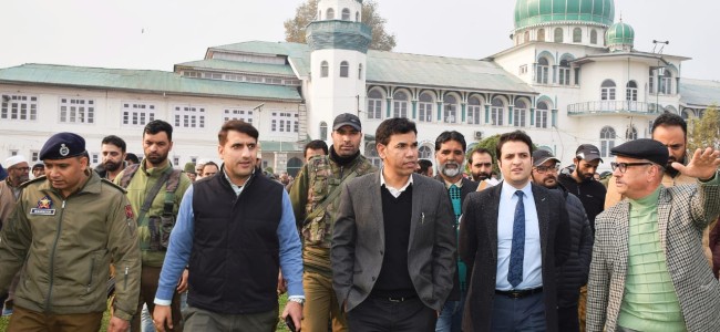 Div Com visits Jinab Sahab Soura; inspects developmental requirements of Shrine, Mosque & Locality Div Com visits Jinab Sahab Soura; inspects developmental requirements of Shrine, Mosque & Locality