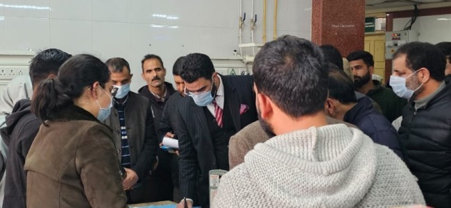 Secretary Health conducts surprise visit to SMHS, GMC Srinagar Secretary Health conducts surprise visit to SMHS, GMC Srinagar