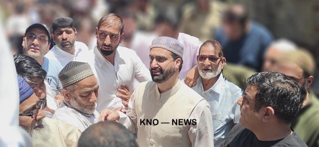 Mirwaiz Umar visits Bohri Kadal, Sgr, expresses solidarity with fire affected, hails Admin, police role Mirwaiz Umar visits Bohri Kadal, Sgr, expresses solidarity with fire affected, hails Admin, police role