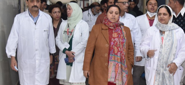 Sakeena Masood conducts surprise inspection of SMHS Hospital, Super Speciality hospital Srinagar Sakeena Masood conducts surprise inspection of SMHS Hospital, Super Speciality hospital Srinagar